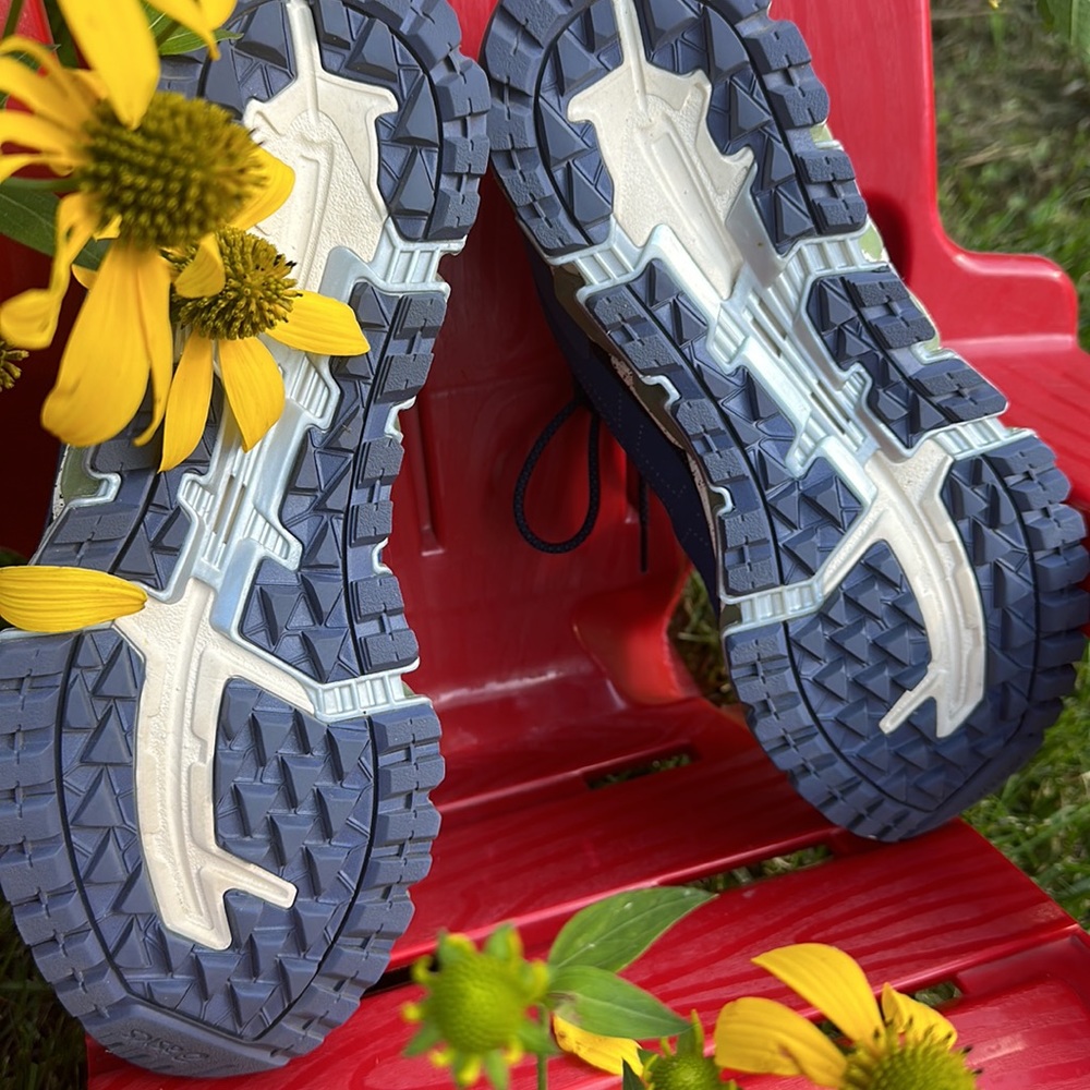 ASICS- NWOT - Picture 3 of 6